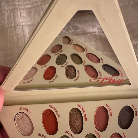 BRAND NEW- NEVER OPENED Kylie Cosmetics Kris Collection Pressed Powder Palette - Picture 6 of 13